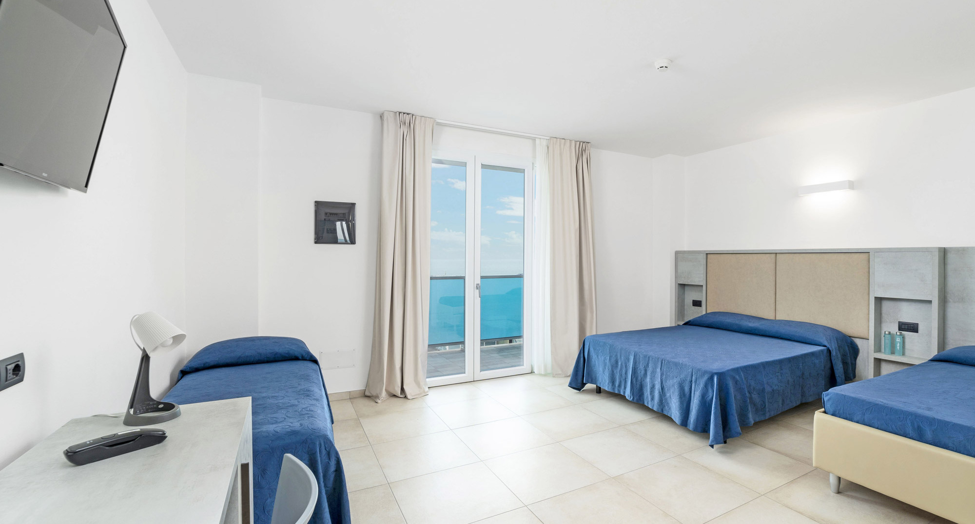 media.Camera-BechRoom-1-CFH-TosiBeach-