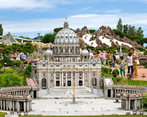 media.Piazza-San-Pietro-in-Vaticano-al-parco-tematico-Italia-in-Miniatura-ingressi-gratuiti-per-tutta-la-famiglia-in-vacanza-al-Club-Family-Hotel-Tosi-Beach-Cesenatico