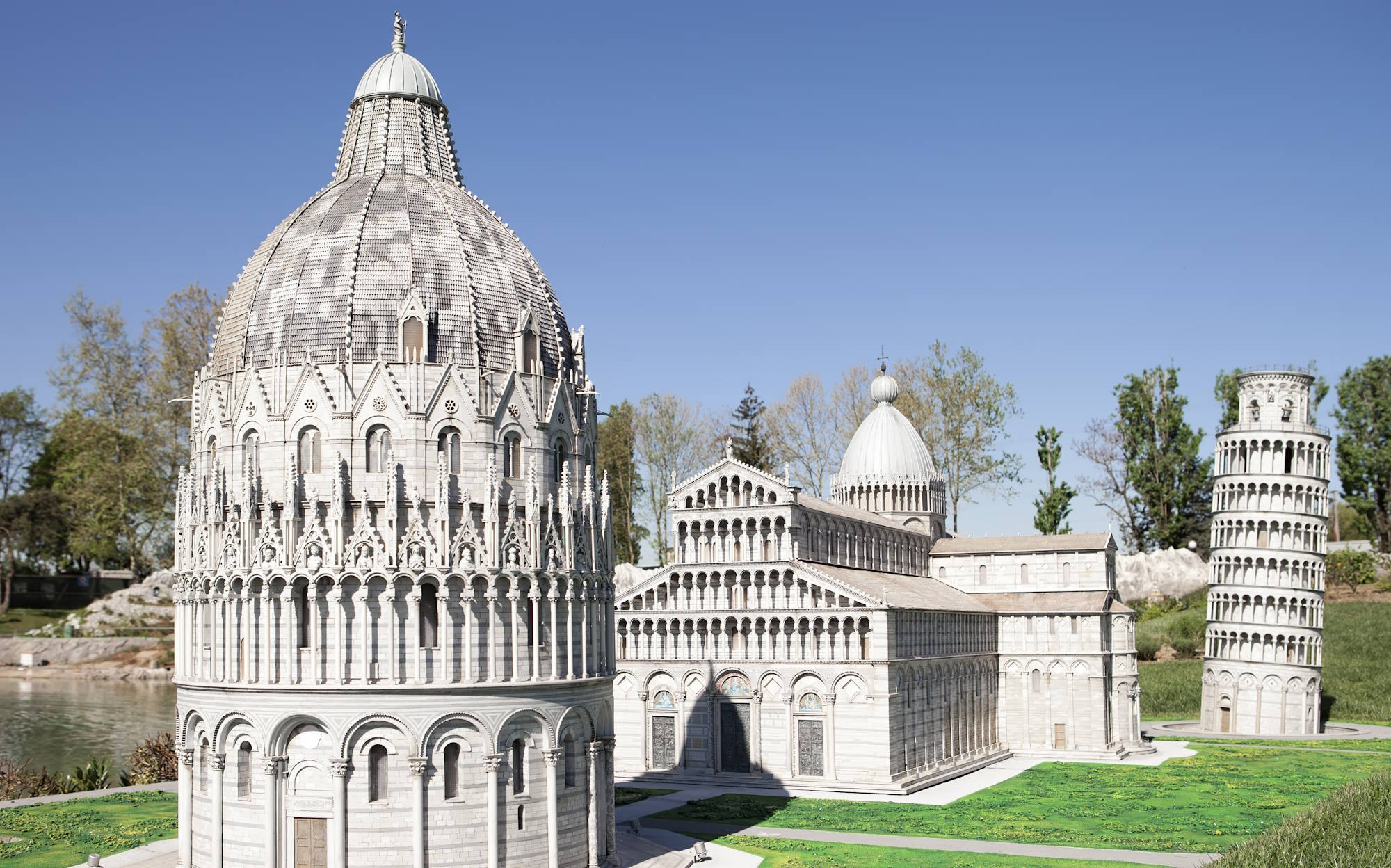 media.Battistero-Cattedrale-Torre-di-Pisa-al-parco-tematico-Italia-in-Miniatura-ingressi-gratuiti-per-tutta-la-famiglia-in-vacanza-al-Club-Family-Hotel-Tosi-Beach-Cesenatico