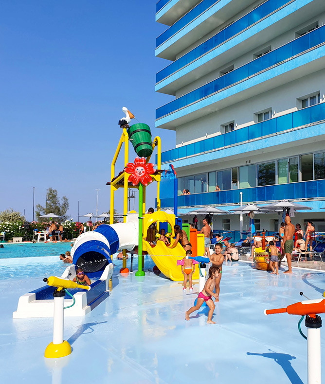 media.Gallery-Piscina-1-CFH-TosiBeach-