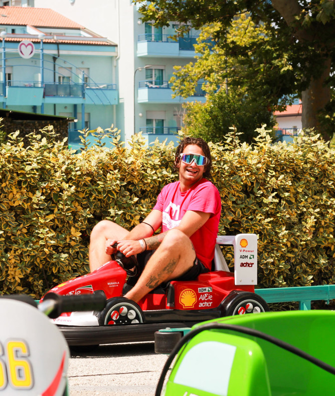 media.Slide-Racing1CFH_TosiBeach