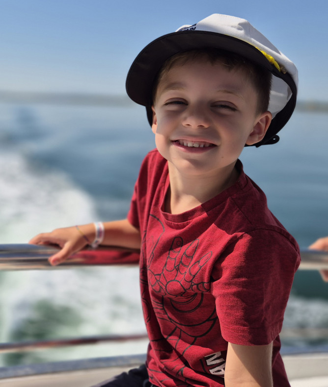 media.Slide-FamilyBoat_CFH